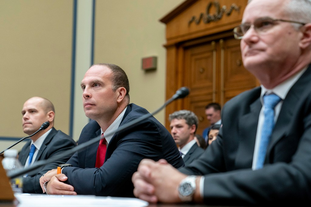 A former intelligence officer testifies before Congress about a secret UFOs.